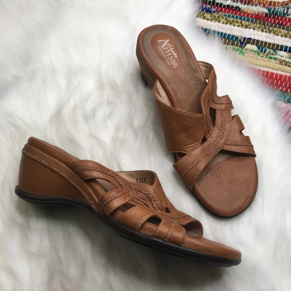 clarks low heel sandals